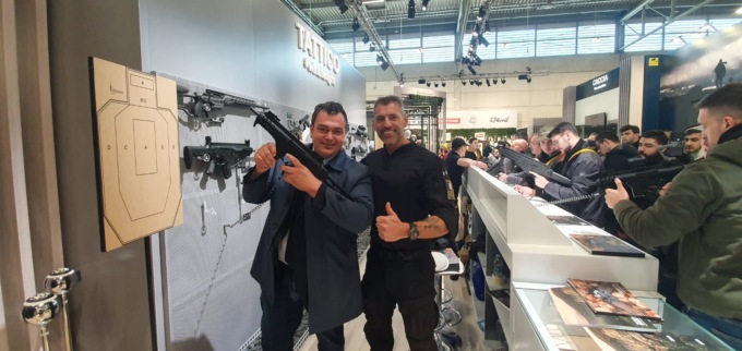 Fiera della caccia a Verona, bufera sulle parole del Consigliere Joe Formaggio: “Sempre al fianco della lobby delle armi”