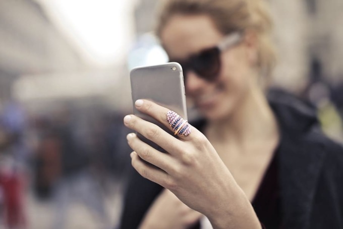 Sul web è una influencer veronese ma nella vita privata spunta l’ombra della violenza