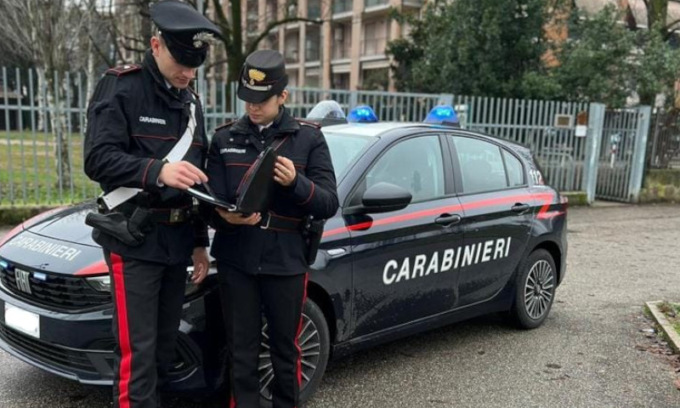 Per “arrotondare” il reddito di cittadinanza rapinava donne anziane