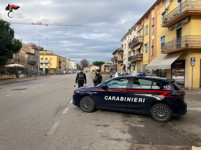 Gambiano 23enne esce dal carcere e… va a fare razzie in un’abitazione
