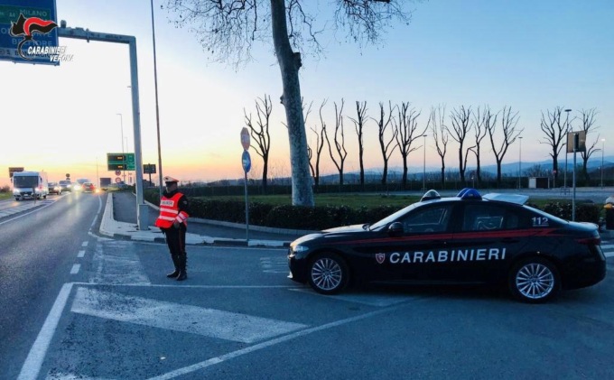 Ubriachi fradici al volante nel fine settimana: 10 patenti stracciate dai Carabinieri