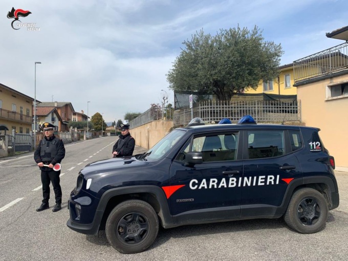 Vende ricambi online ma cade nella rete di un truffatore: invece di incassare versa 3mila euro