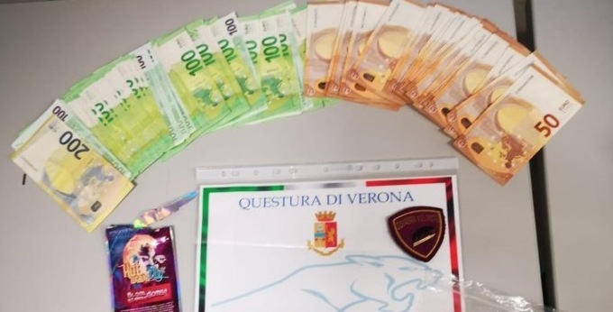 Più che una persona era un distributore umano di droghe: addosso aveva di tutto
