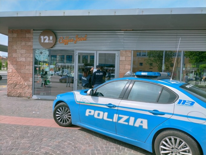 Più che bar è un covo di rissosi spacciatori e pregiudicati nordafricani