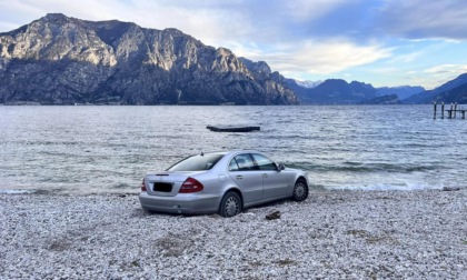 Svelato il mistero della Mercedes "anfibia" finita nel Lago di Garda