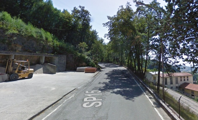 Motociclista si schianta contro un’auto lungo la Sp15 a Roverè: è gravissimo