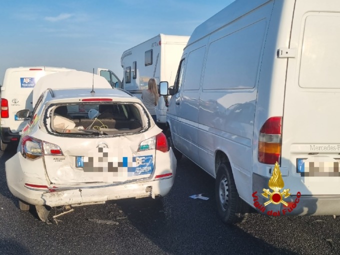 Maxi tamponamento in A4: 11 veicoli coinvolti, molti feriti