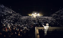 Arena sold out per il Trap King: foto e video del concerto di Sfera Ebbasta