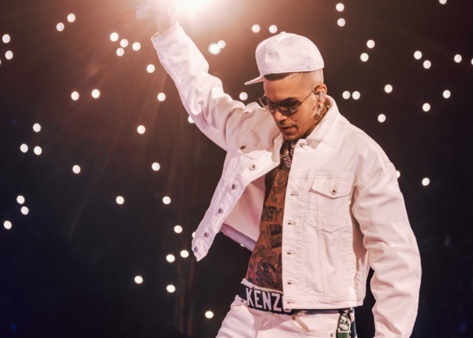 In Arena Sfera Ebbasta, fuori multe “ebbasta”: soste selvagge, auto a velocità folle e pure un camionista “sbadato”