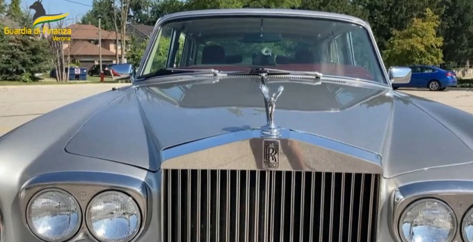 Aziende fantasma nate in emergenza Covid solo per ottenere bonus edilizi e comprare Rolls Royce
