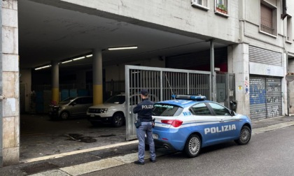 Feroce lite a Verona, un uomo si scaglia anche contro la polizia