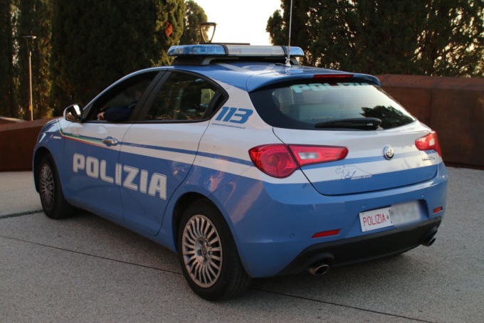 Spediva droga da Verona tramite i corrieri mascherando l’eroina nelle buste da lettere