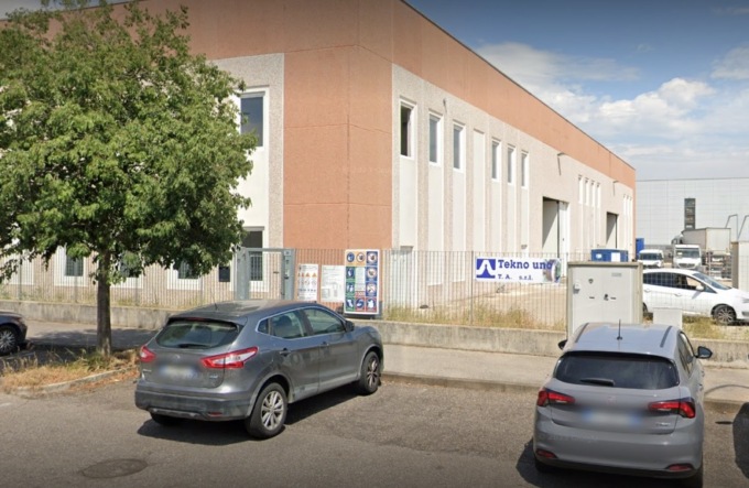 Grave incidente sul lavoro a Sommacampagna: ha 26 anni l’operaio schiacciato da una bobina