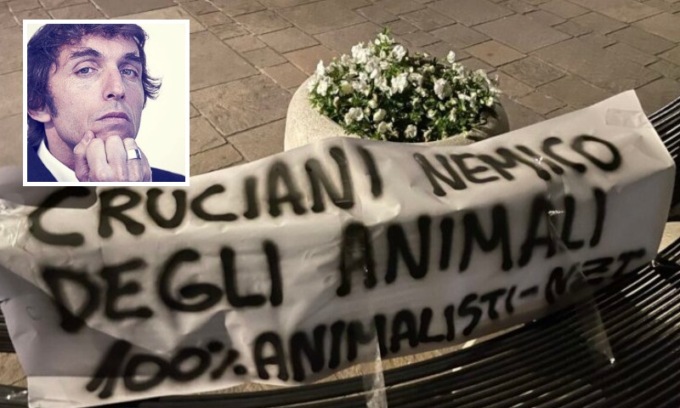 Blitz degli animalisti contro Cruciani a Soave: lui risponde mangiando carne di orso