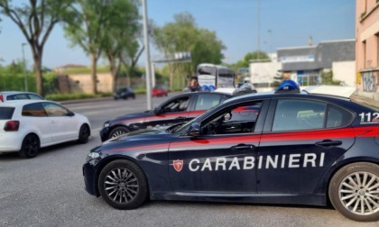 Il "metodo Rocco" non funziona: l'anomalo rigonfiamento nelle mutande insospettisce i Carabinieri