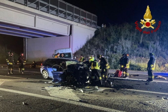 Tragico incidente tra un’auto e un furgone: morto un giovane