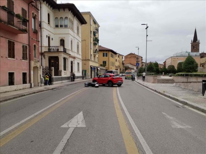 Turisti tedeschi ingolfano le strade di Verona: 10 incidenti in poche ore