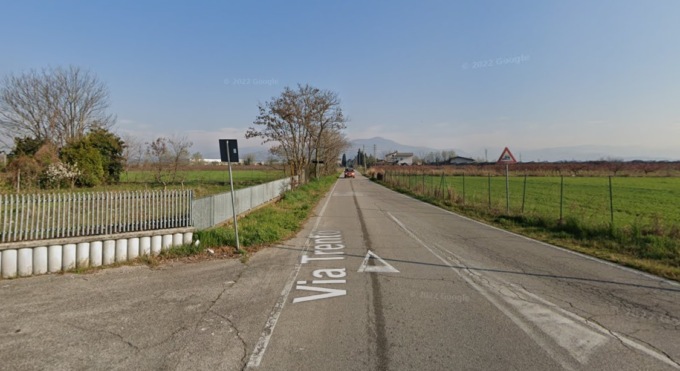 Gravissimo incidente tra un camion della nettezza urbana e una moto