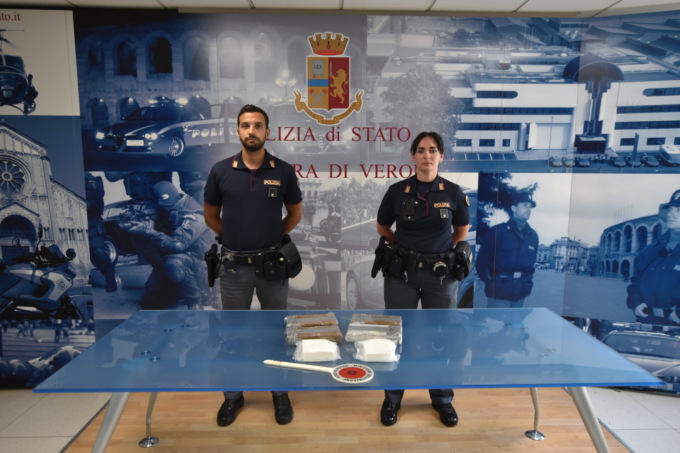 Auto imbottita di cocaina fermata dalla Polizia di Stato