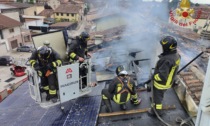 Il tetto di un'abitazione prende fuoco a Villafranca: edificio evacuato