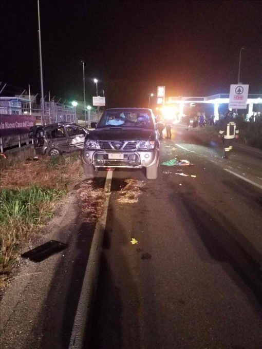 Verona, tremendo frontale tra due auto: quattro feriti, uno è in prognosi riservata