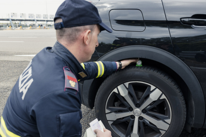 Vacanze sicure 2023, l’indagine shock sulle auto: 25 su 100 non sono conformi