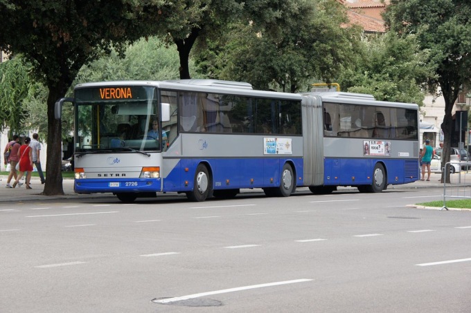 Nuovo blitz sui bus di ATV a Verona: multati 75 passeggeri senza biglietto