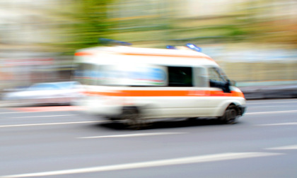 Scontro tra un'auto e una moto: cinque feriti sulla Gardesana