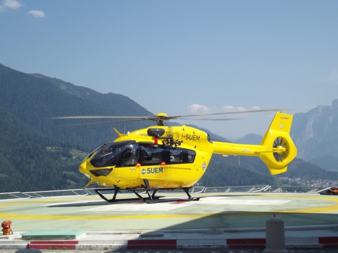Tragico incidente in montagna, cade dal sentiero e muore