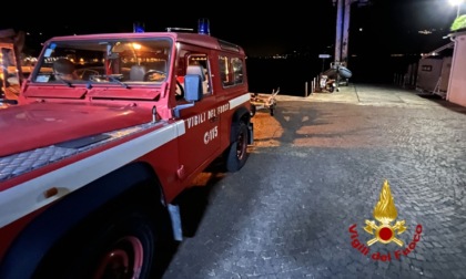 Lago di Garda, pescatori bloccati su un isolotto: salvati dai Vigili del fuoco