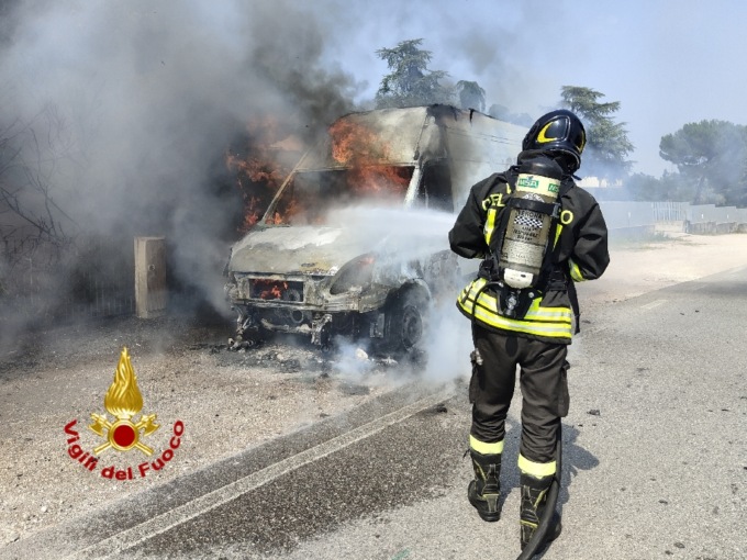Due veicoli in fiamme a Zevio e Isola della Scala: il video degli interventi dei Vigili del fuoco