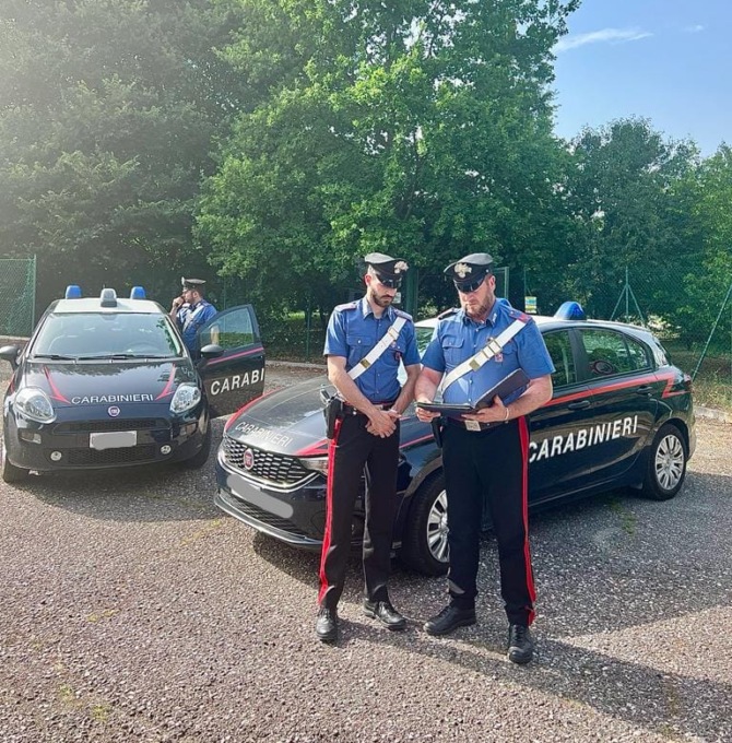 Controlli Carabinieri alle Golosine, sospeso centro massaggi cinese: maxi multa anche al ristorante etnico