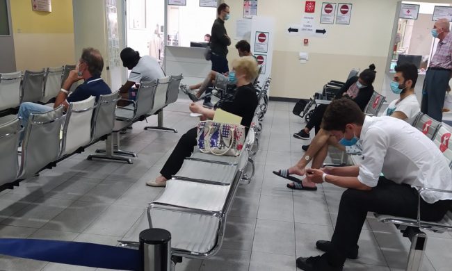 Sistema informatico in tilt, disagi nella prenotazione dei servizi ospedalieri: “Si è tornati alla carta e penna”