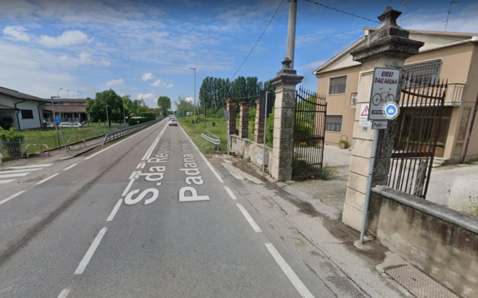 Tamponato da un’auto finisce con il trattore contro una colonna che lo schiaccia: morto agricoltore 65enne