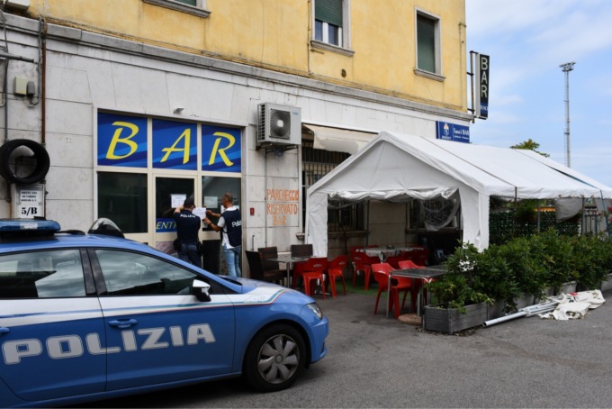 Epicentro di spaccio e ritrovo di pregiudicati: chiuso per 15 giorni il “Bar Tusci” di Stradone Santa Lucia