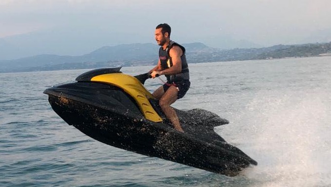 Tragico incidente con la moto d’acqua sul Garda, morto il 32enne veronese Francesco Zanetti