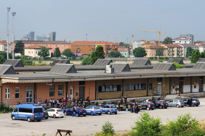 Maxi blitz interforze negli stabili abbandonati di Verona: quindici stranieri pluripregiudicati espulsi