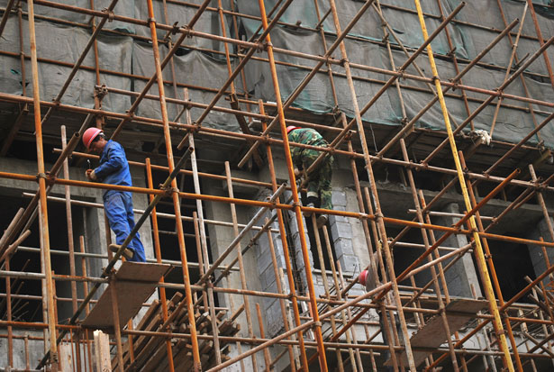 Sicurezza nei cantieri edili: scoperti lavoratori irregolari, tra loro anche un 15enne
