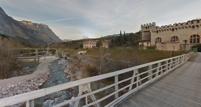 25enne si tuffa nel fiume dopo il Ferragosto con gli amici e sparisce nel nulla