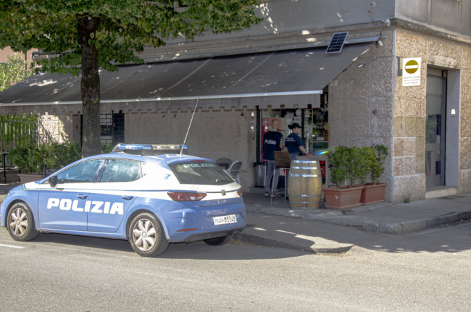 “Bar Rivincita” di via Zeviani chiuso, era il campo base di ladri e spacciatori