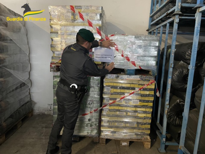 Mezzo milione di pile Duracell false: erano stoccate anche a Verona