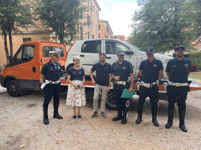 Auto abbandonate a Verona: soltanto oggi ne sono state rimosse quattro