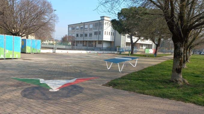 Scacchi, ping pong e postazioni per gli artisti: come cambiano le piazze e i giardini di Verona