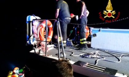28enne si tuffa nel Garda e sparisce nel nulla: il corpo individuato nella notte a 20 metri di profondità