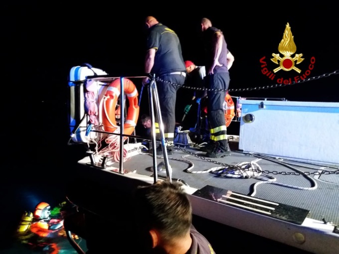 28enne si tuffa nel Garda e sparisce nel nulla: il corpo individuato nella notte a 20 metri di profondità