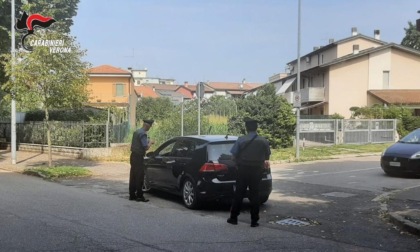 Violenza dopo l'alt: cinque stranieri irregolari aggrediscono i Carabinieri