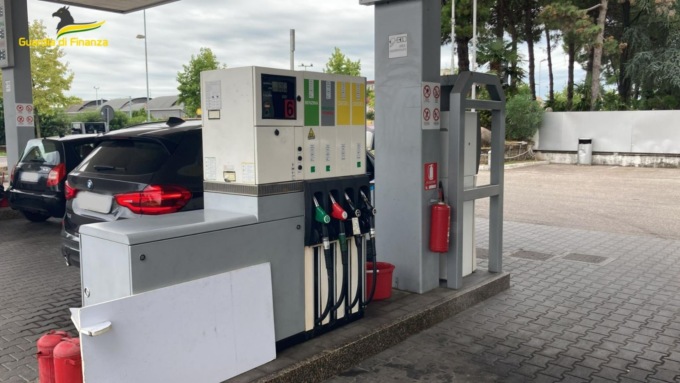 Maxi truffa sui carburanti, sequestrati 20mila litri di gasolio “modificato”
