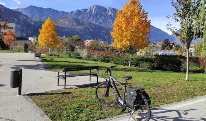 Orco 43enne abusa di un 13enne al parco in pieno giorno