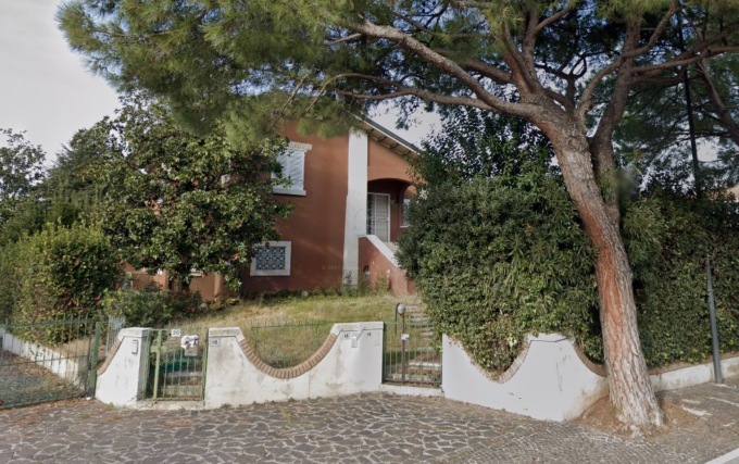 Risponde male alla moglie e lui la massacra di botte: così è stata uccisa dal figlio la 72enne Nerina Fontana