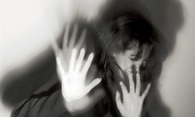 Soggiogata dall’ex: “Turetta ha fatto bene”. Il braccialetto non è bastato, l’aguzzino ora ai domiciliari